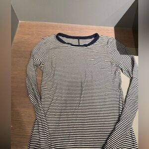 Lululemon hold tight longsleeve size 6 in blue and white stripe